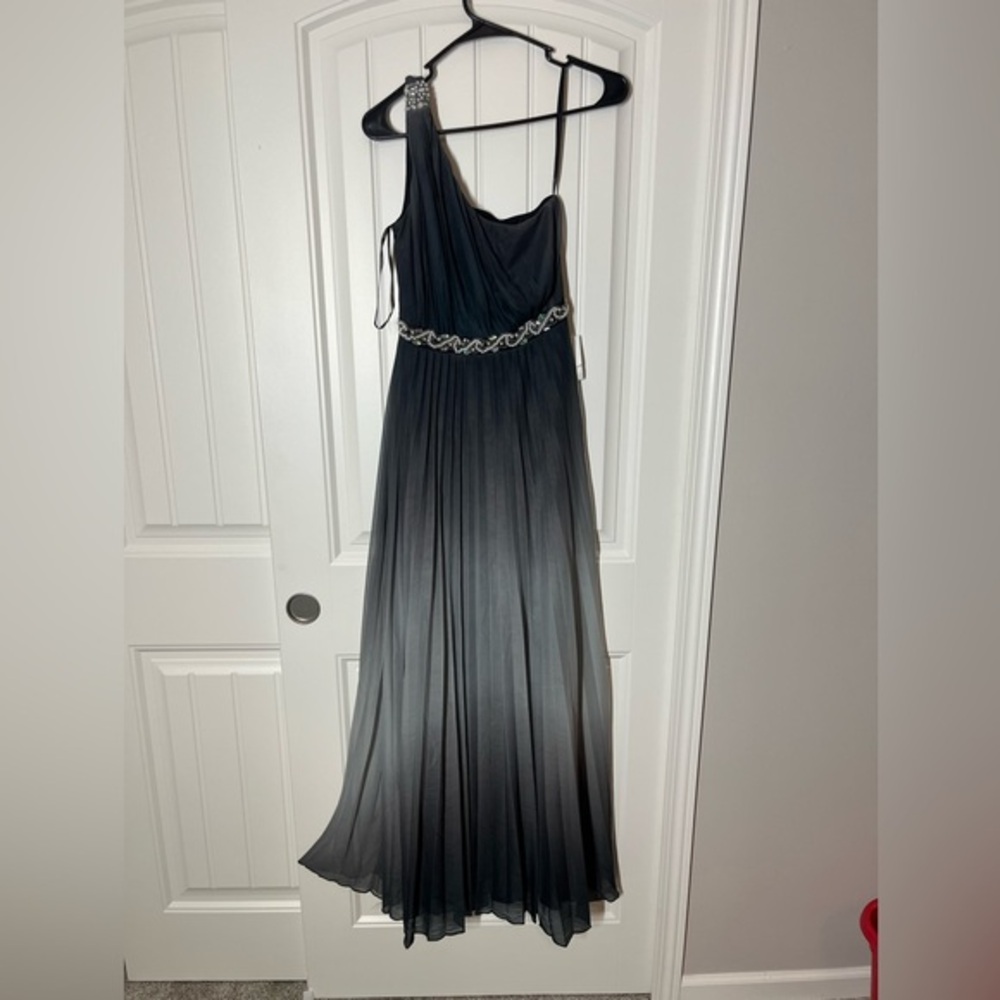 NEW BEAUTIFUL Dress size 9